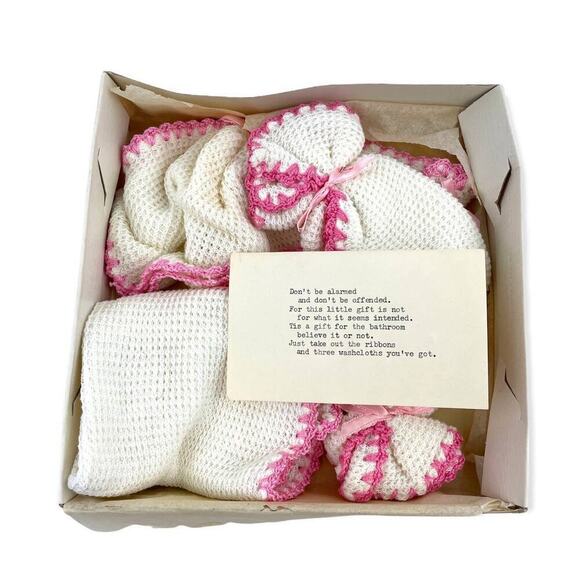 VTG 3 Crochet Washcloths Gift Set Unique Typed Note White with Pink Border - Picture 2 of 16
